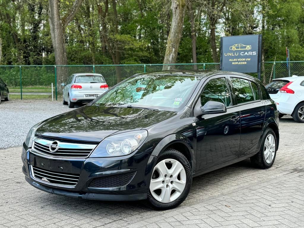 OPEL ASTRA 2012 BENZINE 145.000KM, Voorwielaandrijving, Euro 5, Stof, Zwart