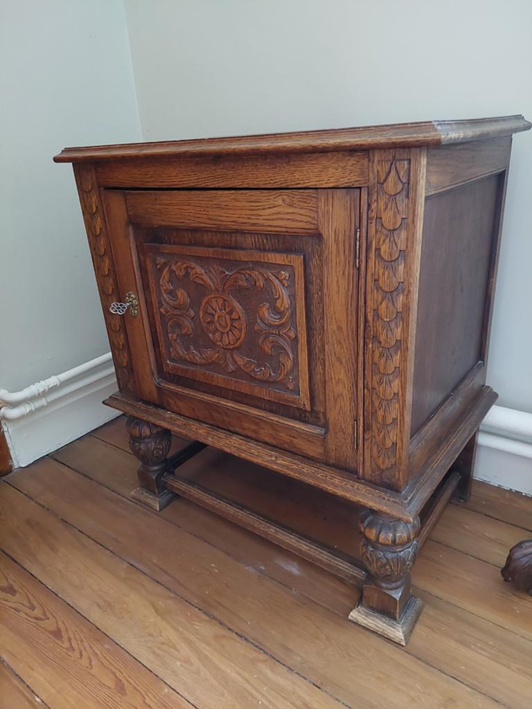 Petite armoire d'appoint. Éventuellement bar. Enlèvement Ell