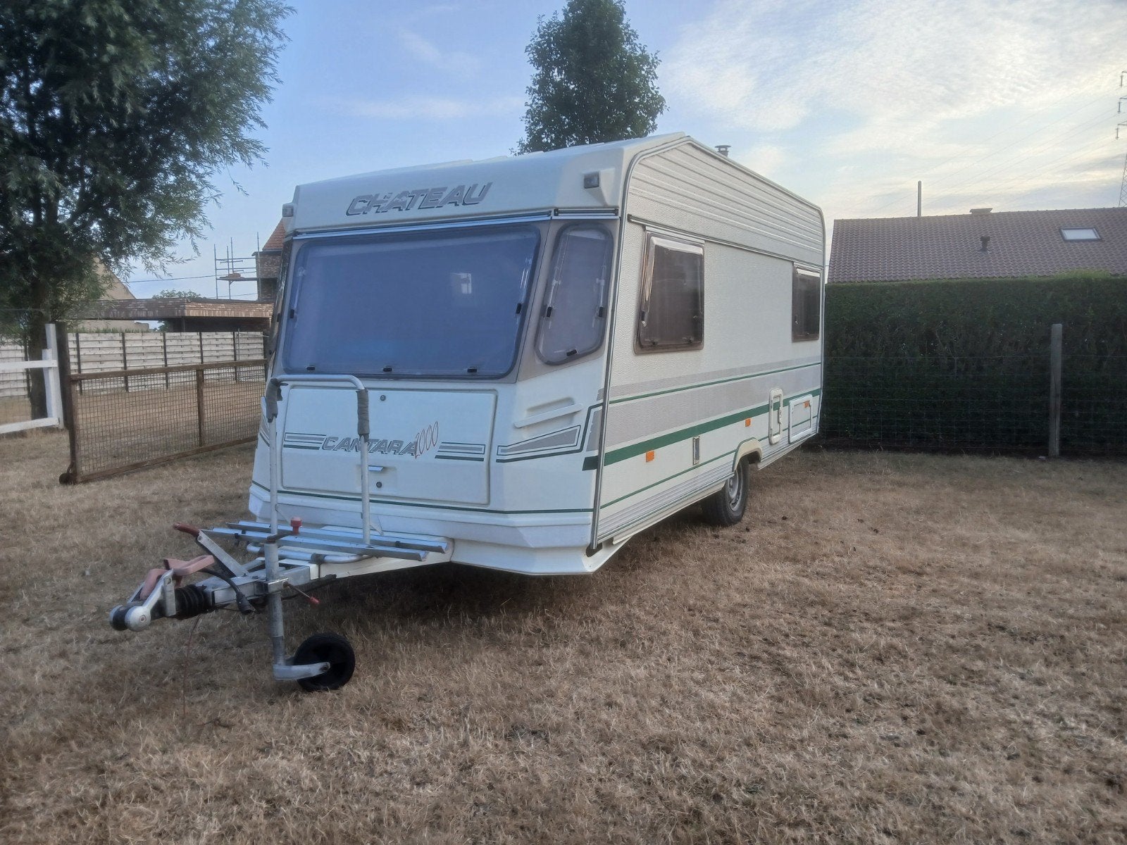 caravan 2 tot 4 personen lage prijs, Vast bed, Airco, Particulier, 4 tot 5 meter