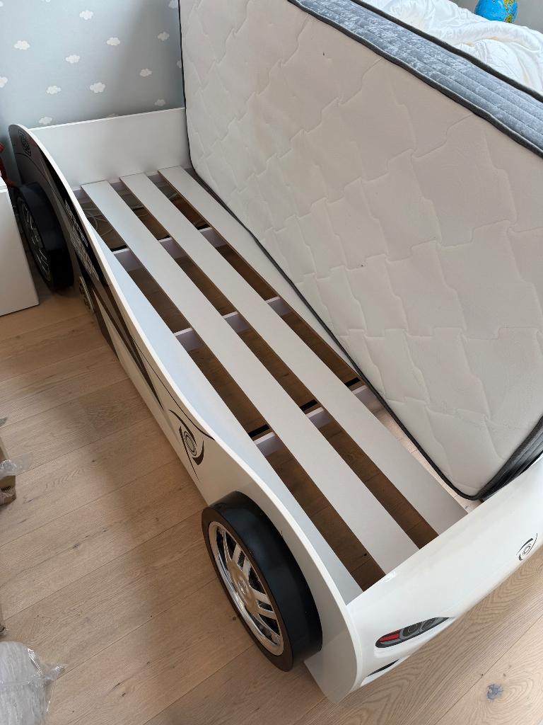Kinderbed racewagen, Huis en Inrichting, Slaapkamer | Bedden, Gebruikt, Eenpersoons, Overige maten, Overige maten, Hout, Overige kleuren