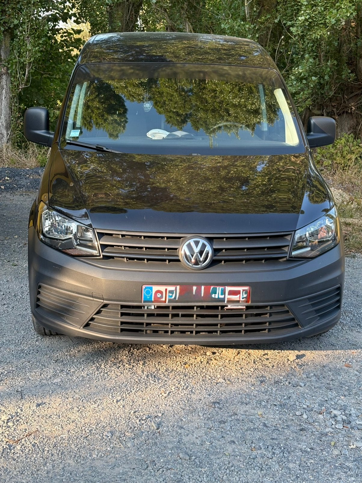 VW Caddy zwart, Auto's, Bestelwagens en Lichte vracht, Voorwielaandrijving, 1998 cc, Stof, Euro 6