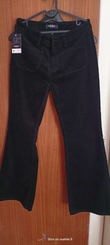 Pantalon taille 42 . Neuve avec étiquette., Enlèvement, Neuf, Noir