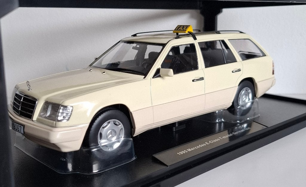Mercedes Benz Classe E - Taxi allemand - 1995 -, Hobby & Loisirs créatifs, Voitures miniatures | 1:18, Enlèvement ou Envoi, Neuf