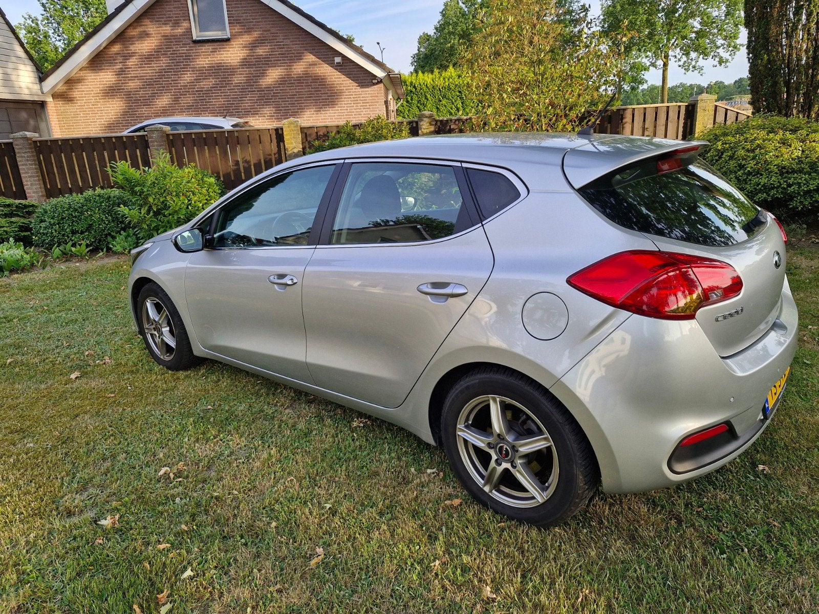 Kia (Pro) Cee d 1.6 Crdi Eco Dynamics 110CV 2012 Gris, Autos, Kia, Argent ou Gris, Achat, Diesel, Particulier