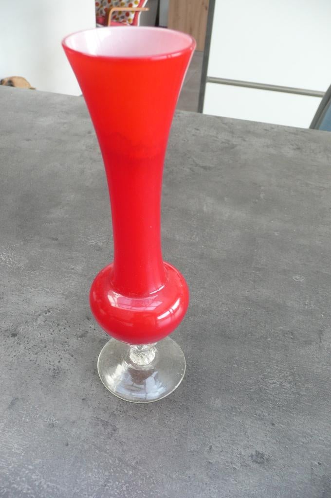 Rood vaasje (MD59), Huis en Inrichting, Woonaccessoires | Vazen, Ophalen of Verzenden, Minder dan 50 cm, Rood, Glas