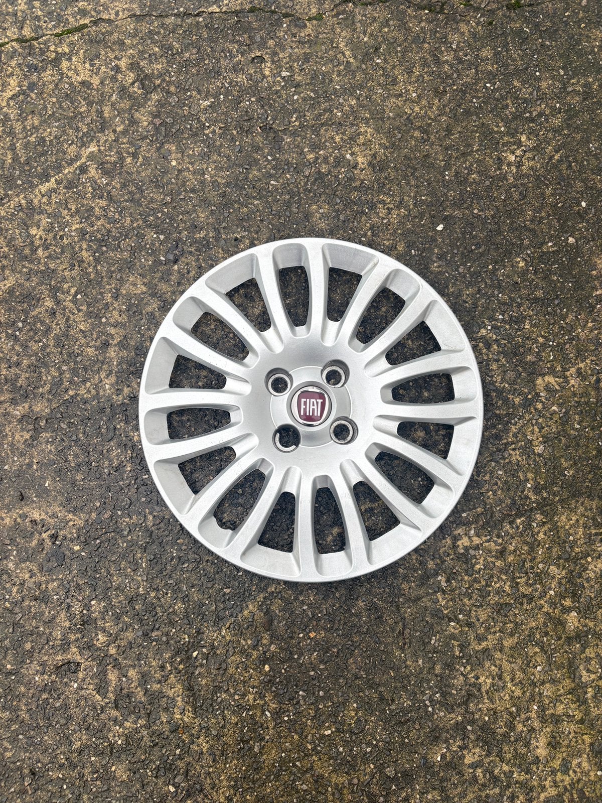 4 Enjoliveurs Origine FIAT 15 pouces Grande Punto/Punto Evo, Enlèvement ou Envoi, Comme neuf