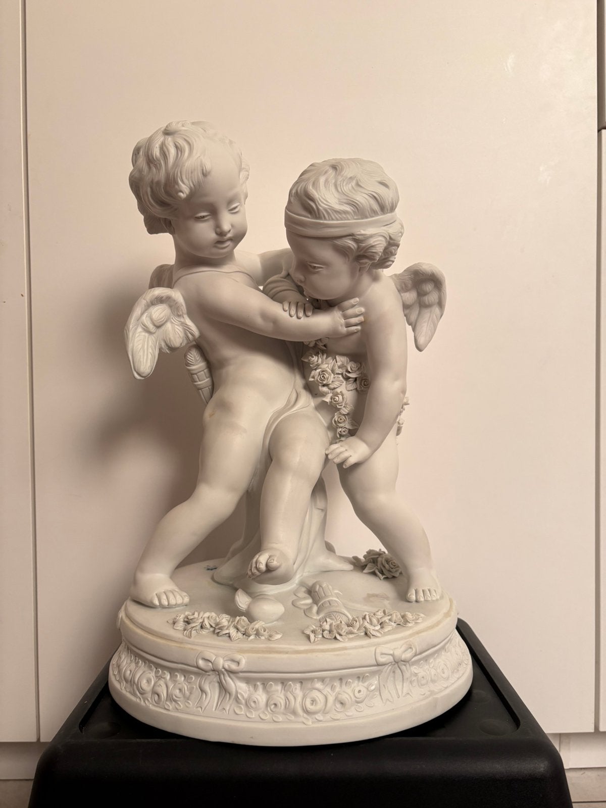 Beeld in biscuit porselein Falconet, Ophalen, Beeld