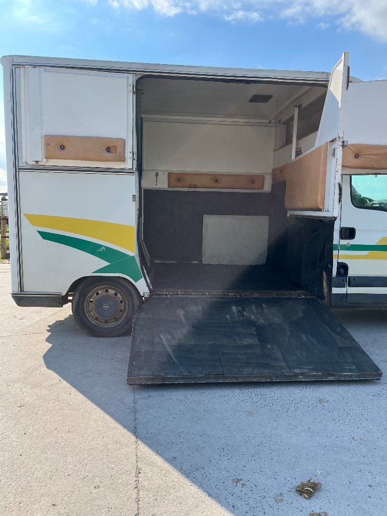 Camion 2 chevaux, Enlèvement, Utilisé, Autres matériaux, Autres types