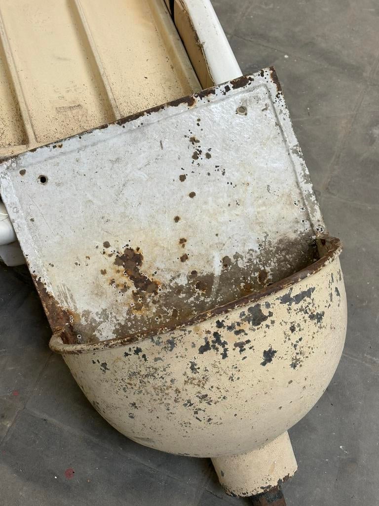 Oude waterBak in ijzer, Ophalen, Gebruikt