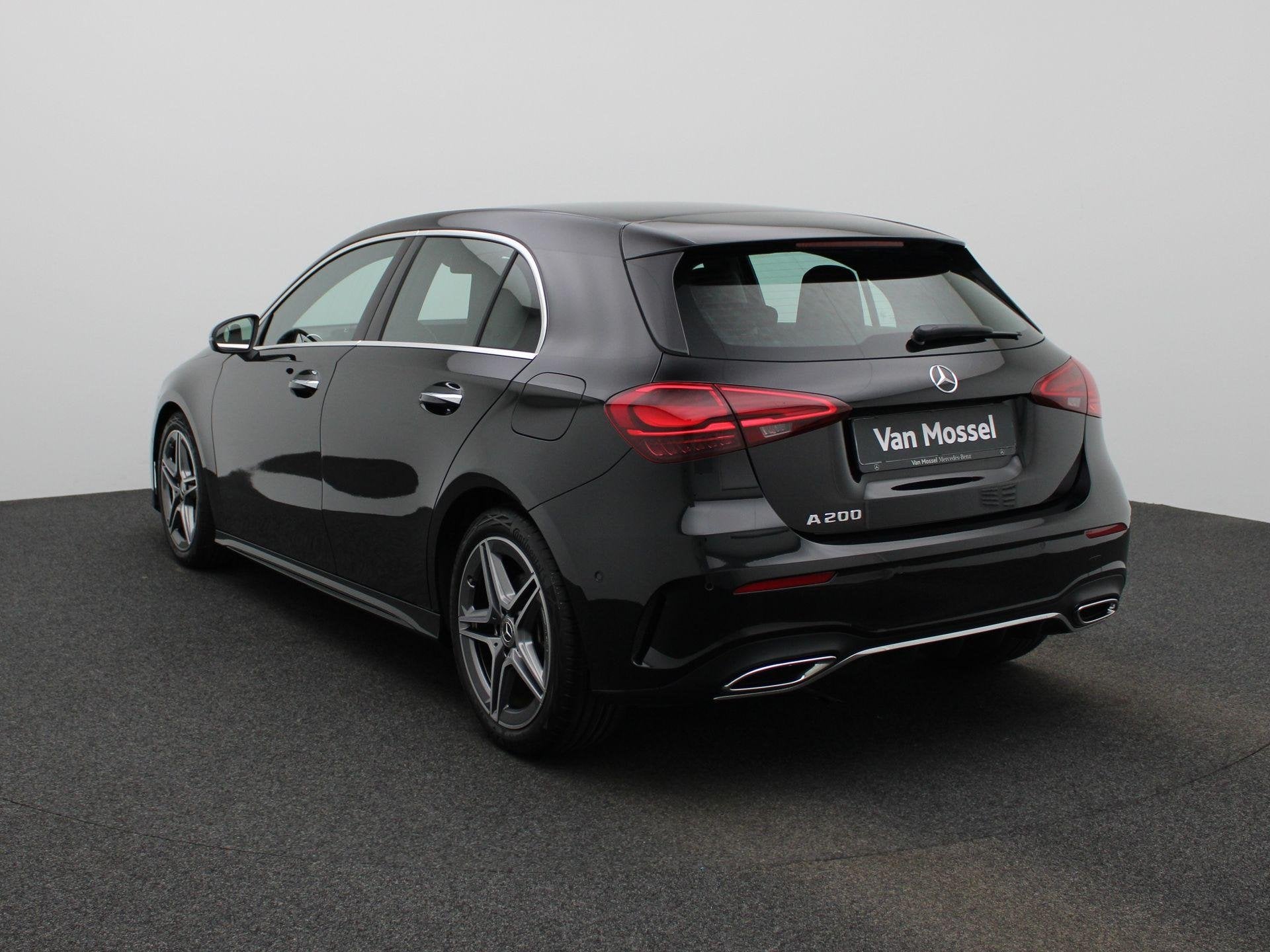 Mercedes-Benz A 200 AMG Line, Auto's, Dealer onderhouden, Gebruikt, 4 cilinders, Zwart