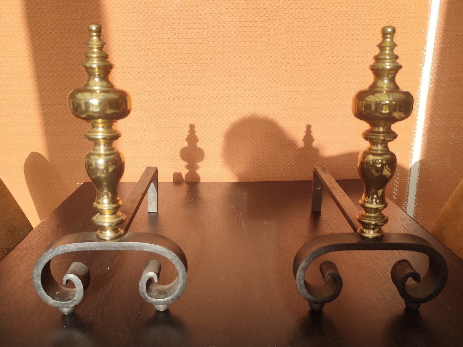 Paire de chenets de cheminée anciens en laiton et fer forgé, Ophalen of Verzenden