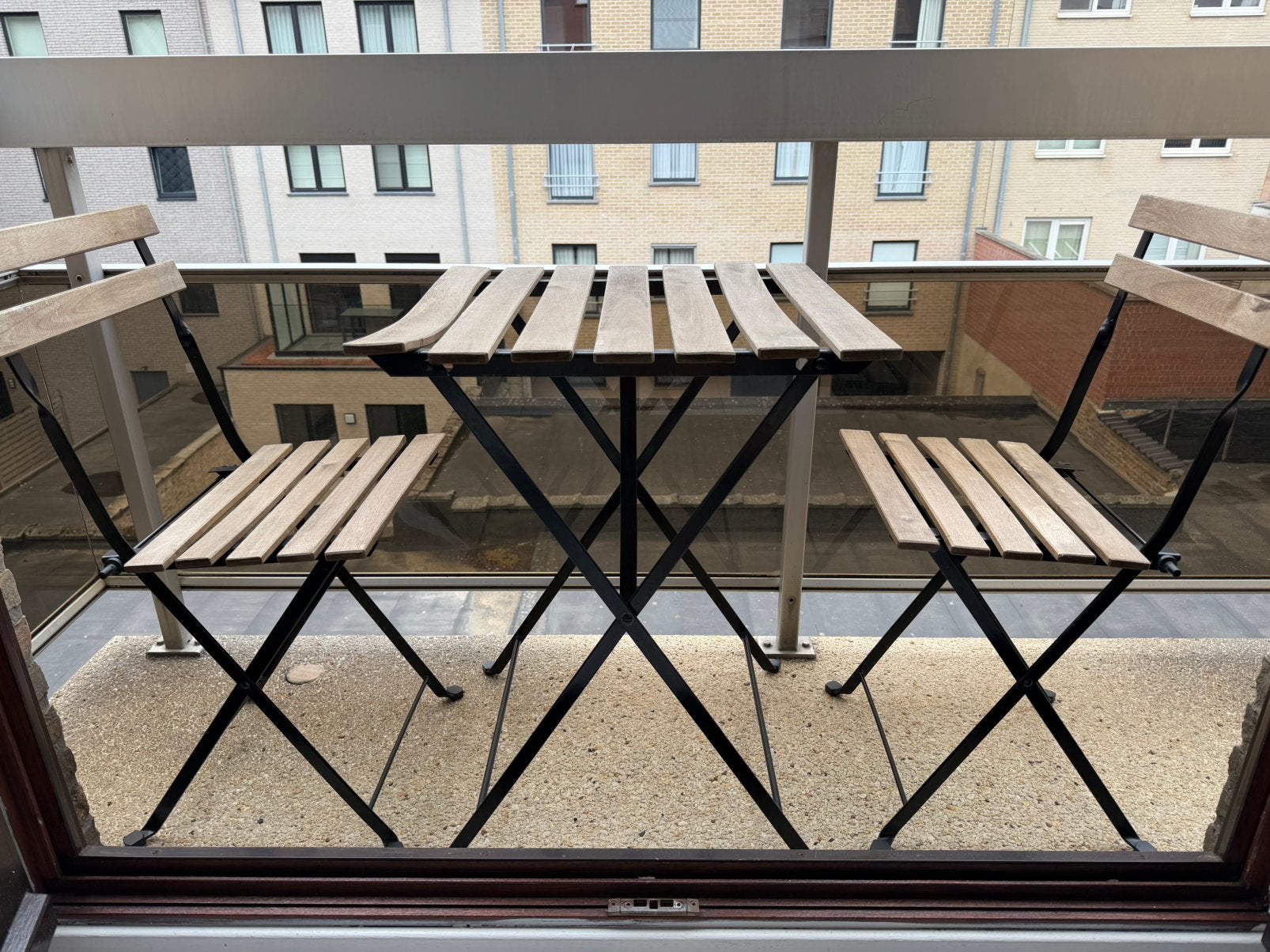Tärnö Ikea tafel en 2 stoelen in goede staat, Tuin en Terras, Ophalen, Zo goed als nieuw, Hout