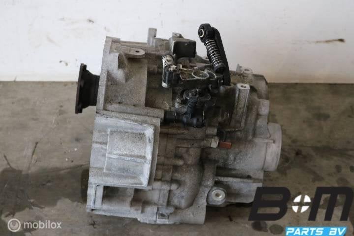 Handgeschakelde 6-bak VW Touran 1T  77890km 02Q300046C, Utilisé