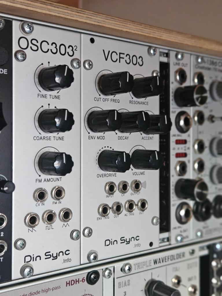Eurorack: Beste 303: Dinsync OSC303 (mk2) + VCF303, Ophalen of Verzenden