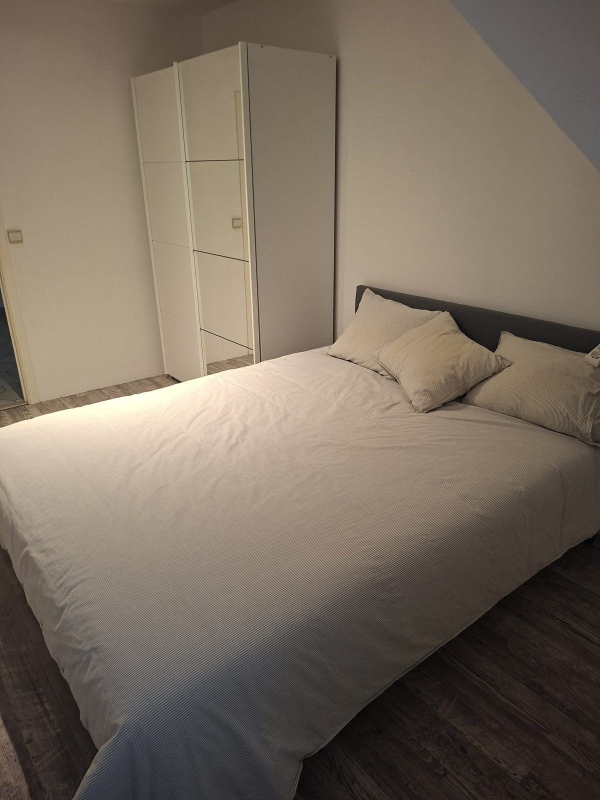 Slaapkamer (kleerkast , bed en matras,donsdeken,kussens,…), Huis en Inrichting, Ophalen