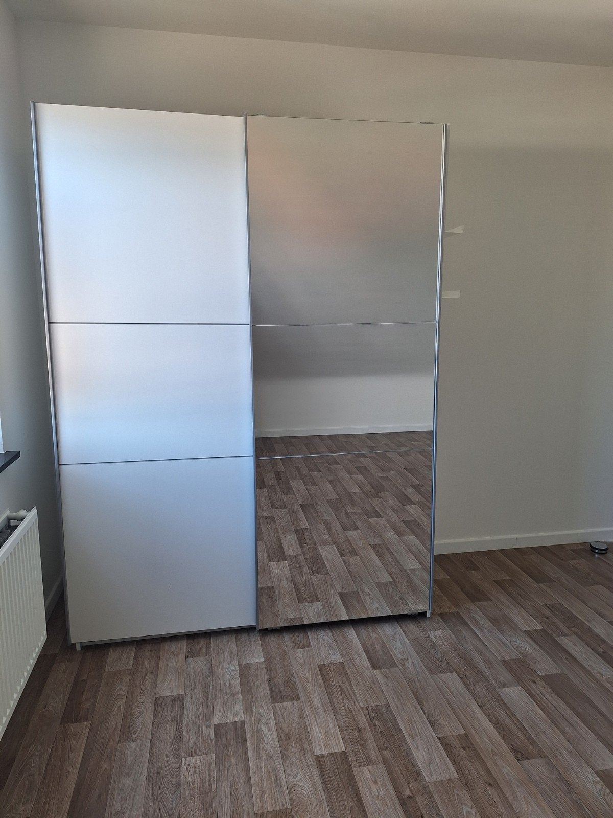 Grote kleerkast met spiegel. 200 x 200, Ophalen, 75 cm of meer, Met plank(en), 150 tot 200 cm