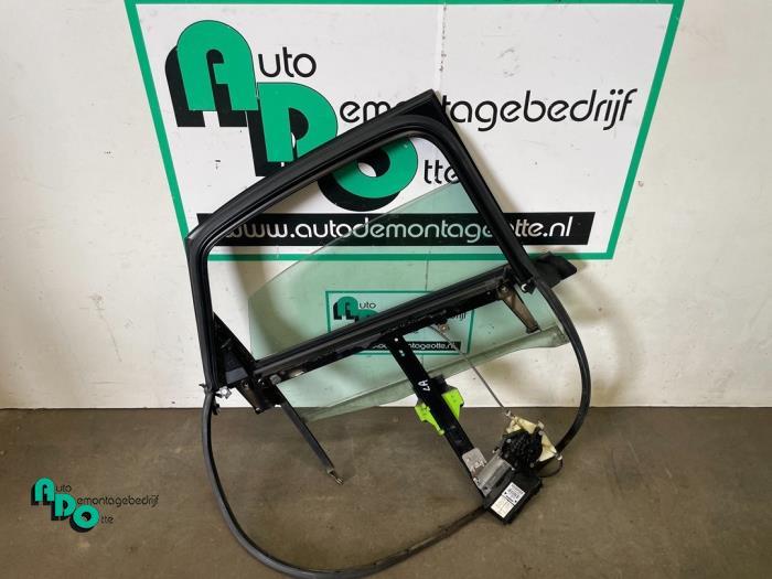 Mécanique vitre 4portes arrière gauche d'un Audi A4 (A4 01, -, 3 mois de garantie, Audi, Utilisé