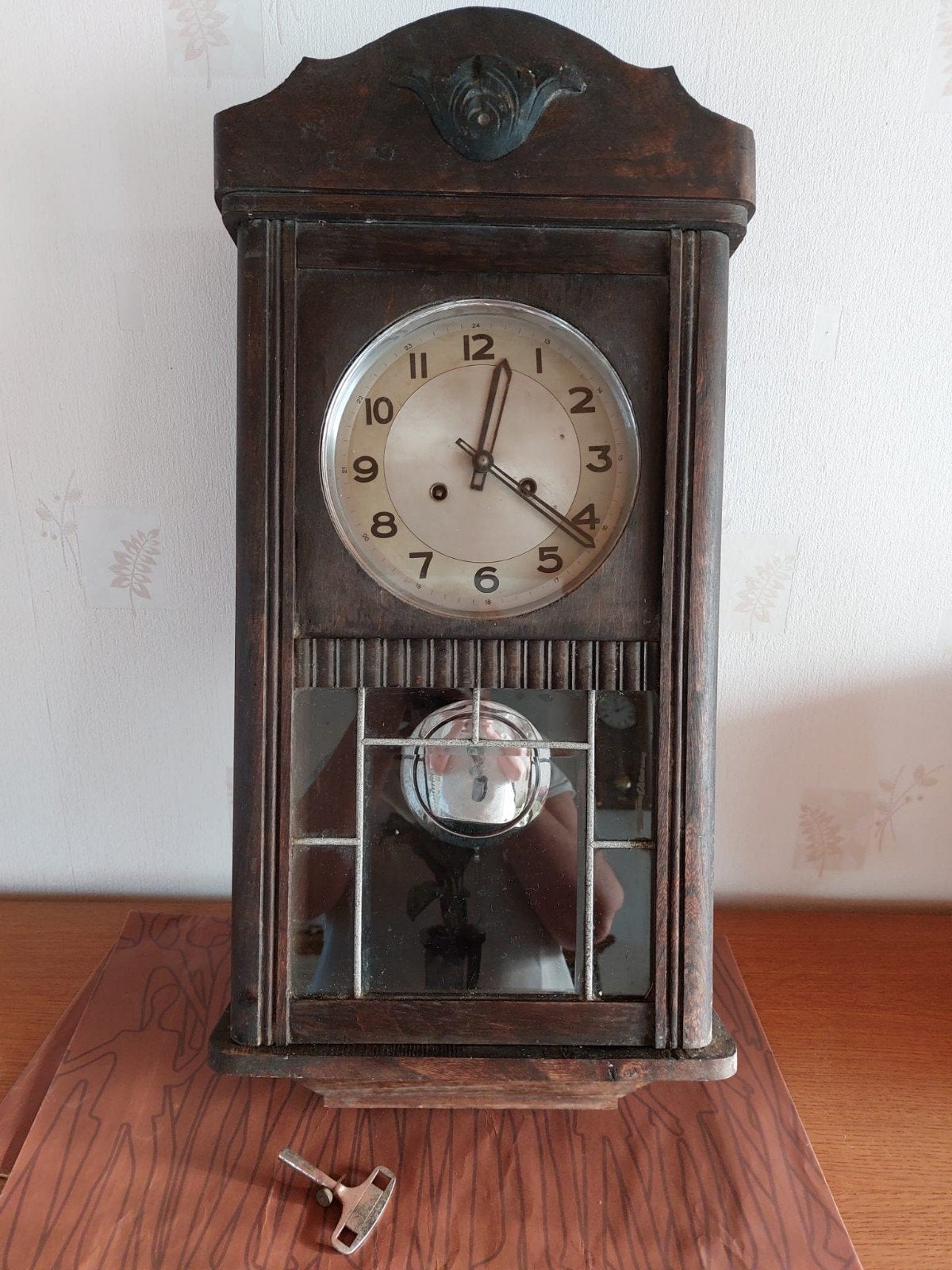 Prachtige mechanische slingermuurklok 1930/1950, Antiquités & Art, Antiquités | Horloges, Enlèvement