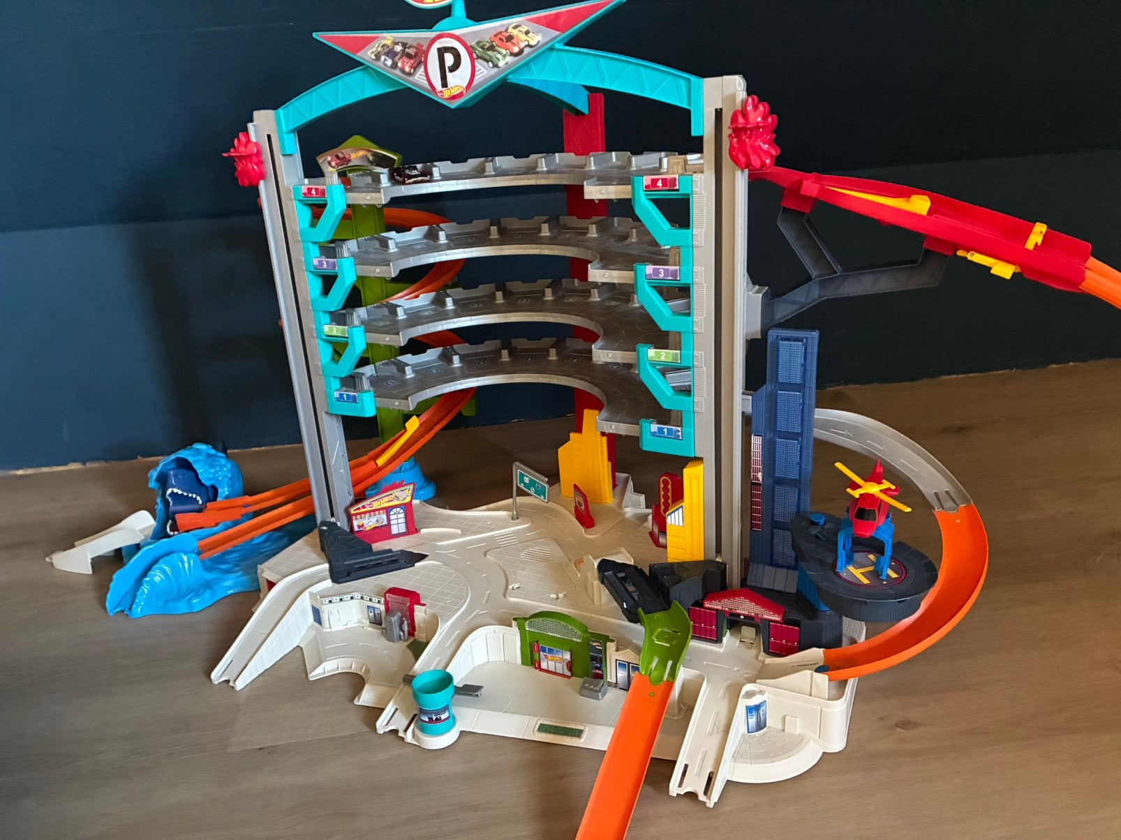 Hot Wheels ultimate garage met 4 race auto’s + 1 autotruck, Enfants & Bébés, Jouets | Circuits, Enlèvement, Utilisé, Circuit, Hot Wheels