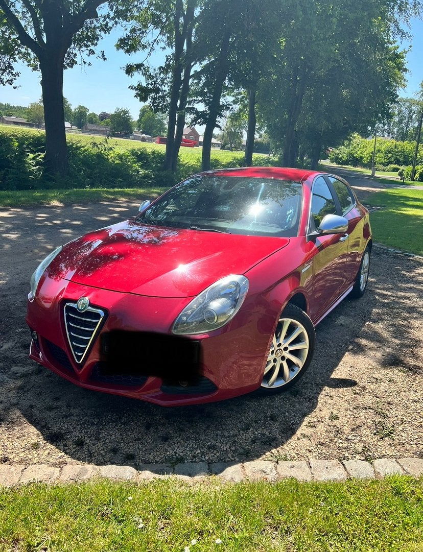 Export! MOET DRİNGEND WEG! Alfa Romeo Giulietta 1.6 diesel, Auto's, Euro 5, Zwart, 4 cilinders, 1600 cc
