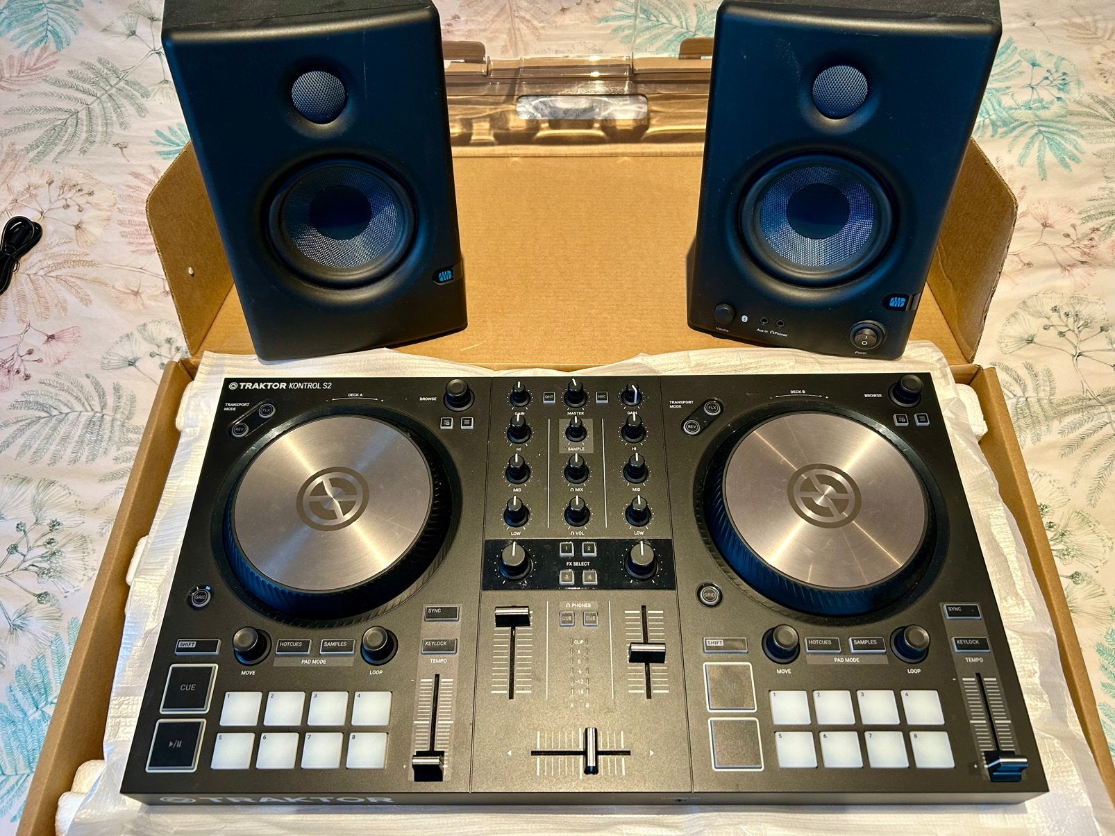 Traktor Kontrol S2 DJ System met studio luidsprekers, Enlèvement, Comme neuf