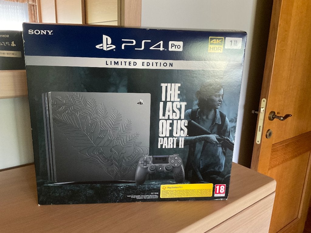 Ps4 pro 1 T limited edition nieuw nooit gebruikt, Games en Spelcomputers, Spelcomputers | Sony PlayStation 4, Ophalen, Met games