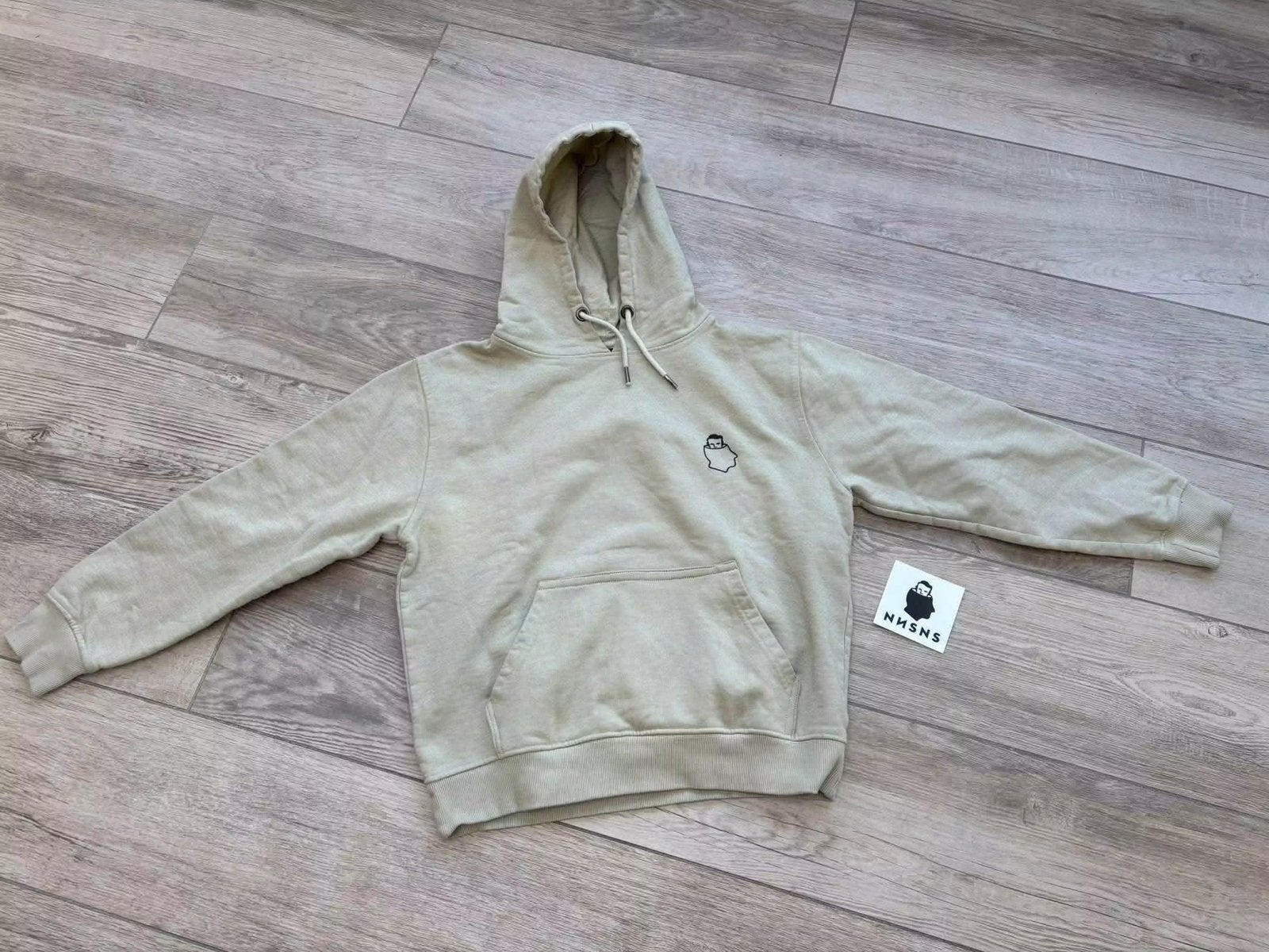 Hoodie nnsns, Ophalen of Verzenden, Zo goed als nieuw, Beige