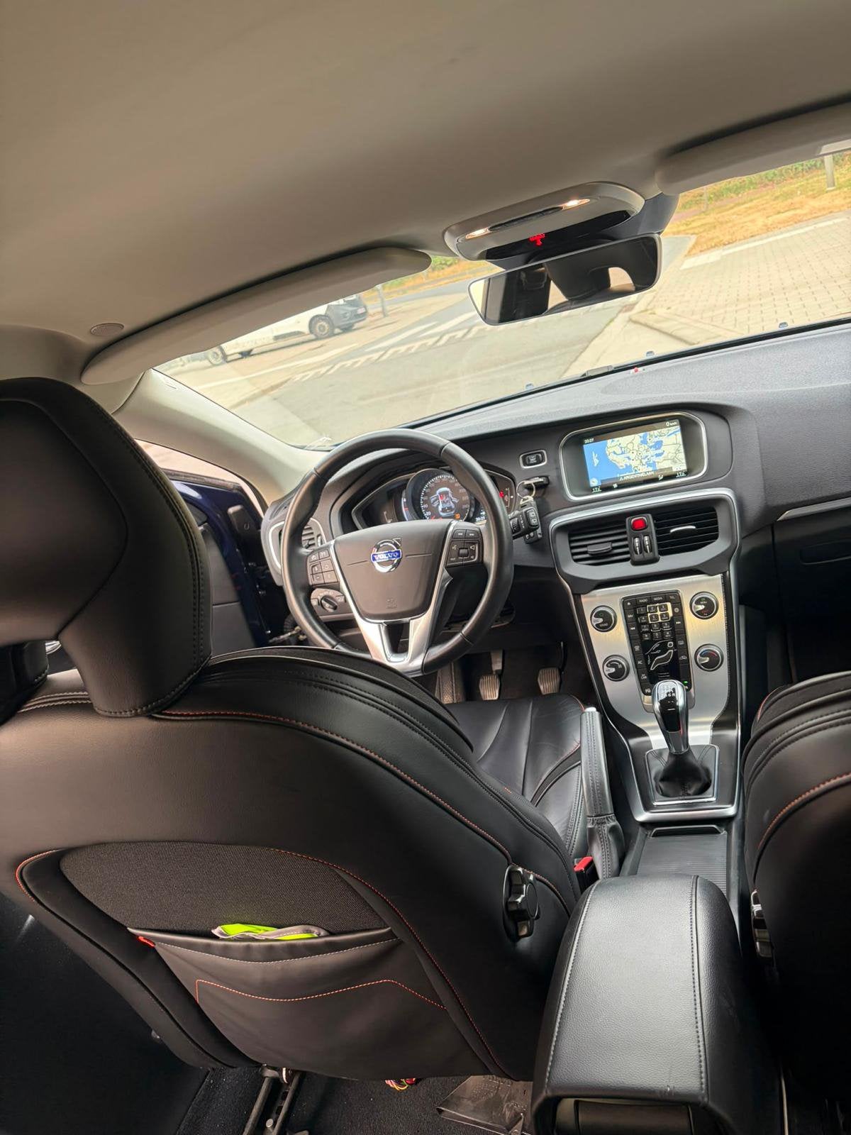 VOLVO V40 2016 T3 OceanRace 2.0 essence 152 ch homologuée, Achat, Euro 6, Boîte manuelle, Noir