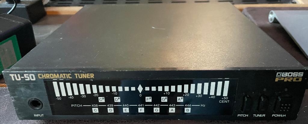 Boss TU-50 Chromatic Tuner, Musique & Instruments, Amplis | Basse & Guitare, Enlèvement ou Envoi, Utilisé, Guitare