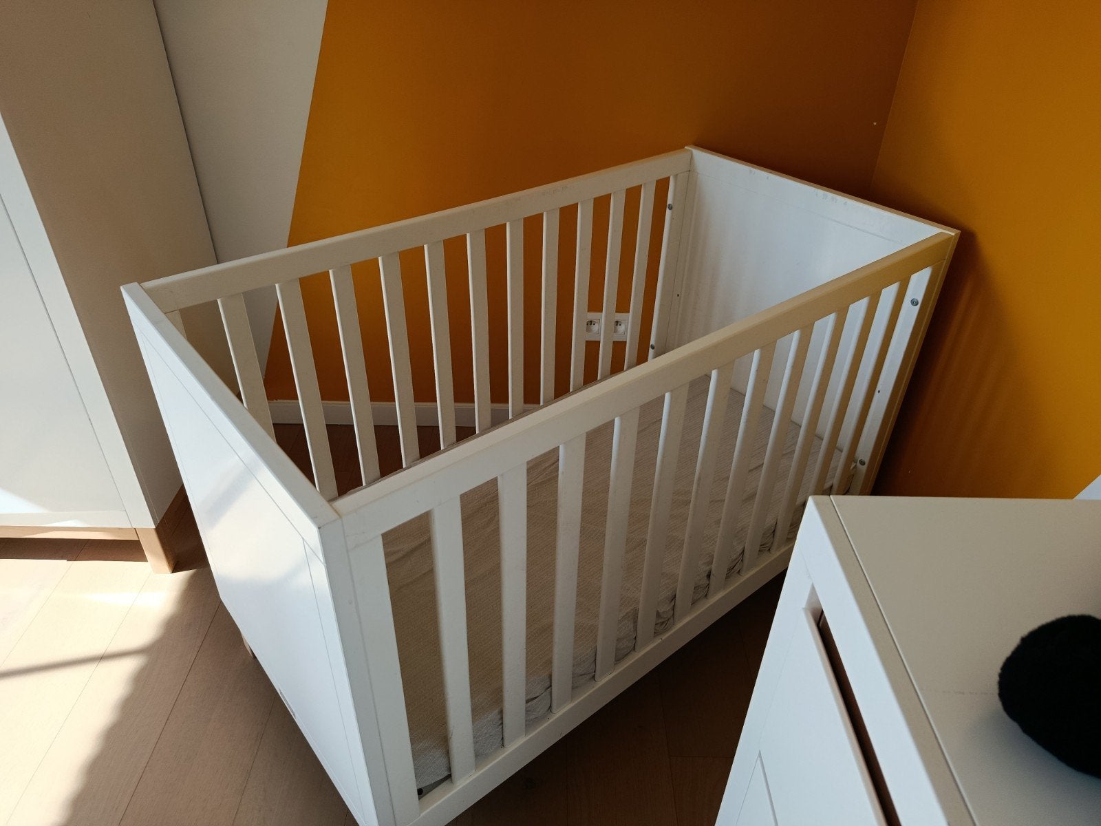 twee kinderbedjes, Enlèvement