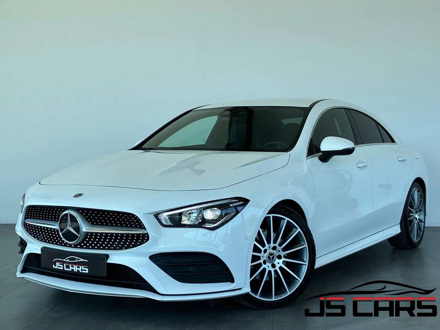 Mercedes-Benz CLA-Klasse 180 PACK AMG-COCKPIT-CARPLAY-CAMERA, Auto's, Gebruikt, 4 cilinders, 136 pk, Alcantara