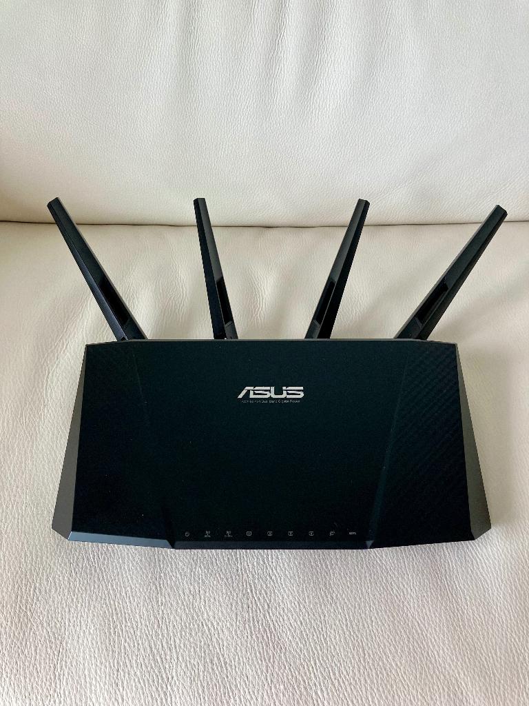 ASUS RT-AC87U dual band 4x4 Wireless-AC Gigabit Band router, Computers en Software, Ophalen of Verzenden, Gebruikt, Router met modem