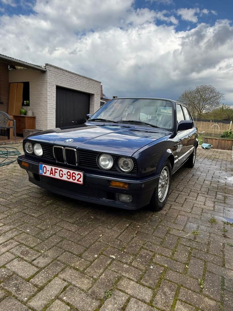 Bmw e30 316i, Autos, BMW, Particulier, Série 3, Essence, Berline, 5 portes, Boîte manuelle, Bleu, Bleu, Tissu, Enlèvement
