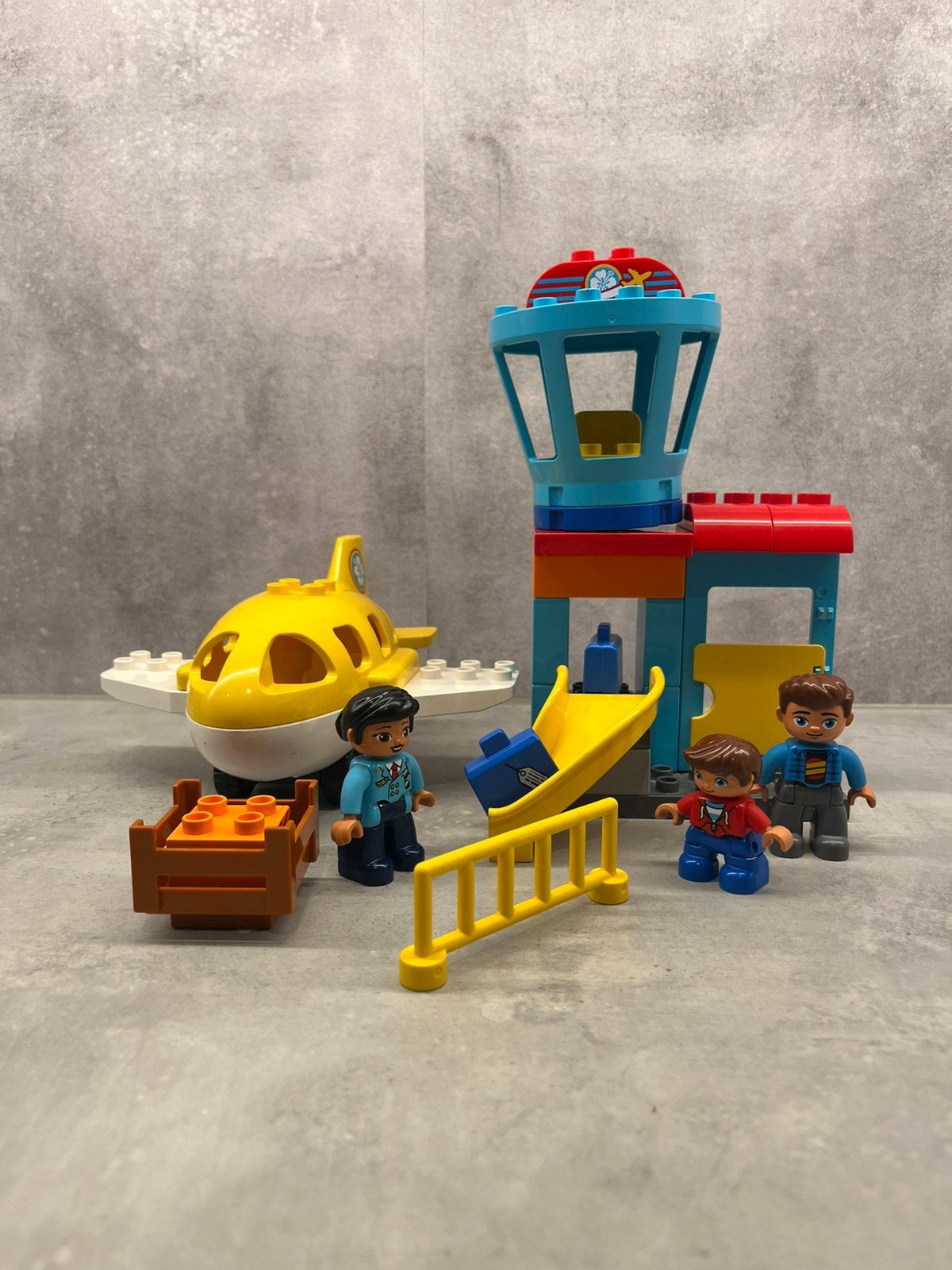 Lego duplo luchthaven 10871, Ophalen of Verzenden, Zo goed als nieuw, Duplo, Complete set