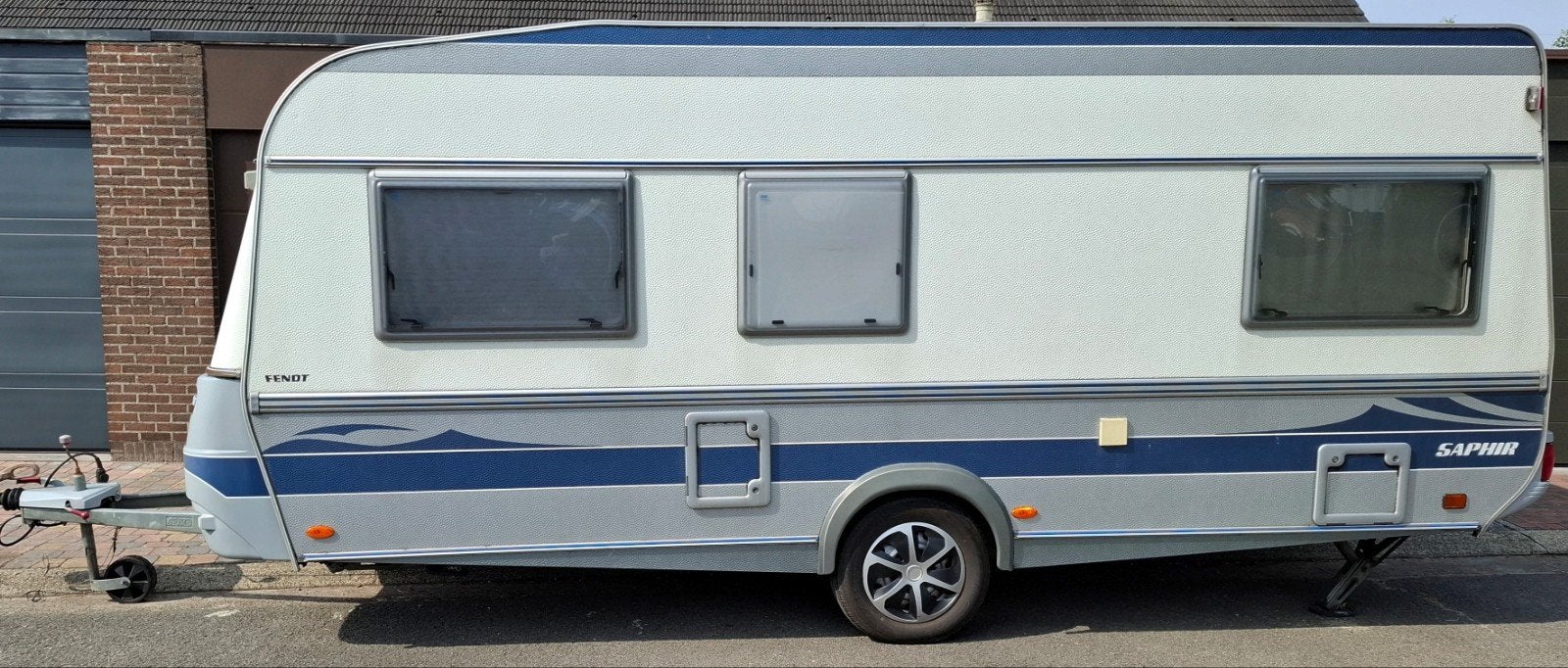 Caravane Fendt Saphir. Pneus neufs. Latoflex intégré, Jusqu'à 5, 5 à 6 mètres, Particulier, Auvent
