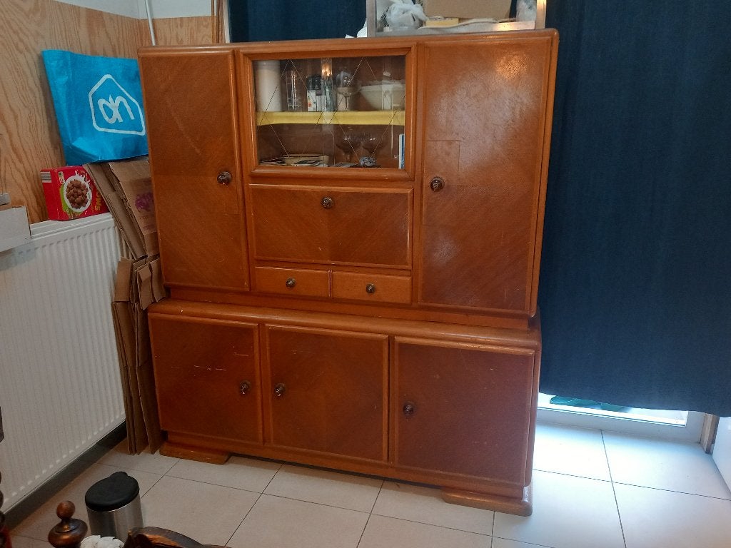 Oud bufet kast, Ophalen