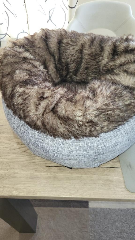 Katten - hondenmand, Animaux & Accessoires, Paniers pour chiens, Enlèvement, Neuf, Poussière