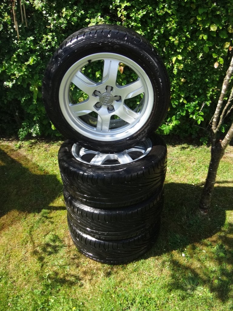 Kit origine Audi avec pneus, Autos : Pièces & Accessoires, Pneus & Jantes, Pneus et Jantes, Pneus été, 17 pouces, 225 mm, Utilisé