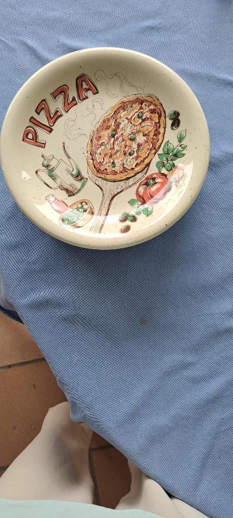 Assiettes à pizza, Maison & Meubles, Assiettes(s), Comme neuf, Enlèvement, Autres matériaux