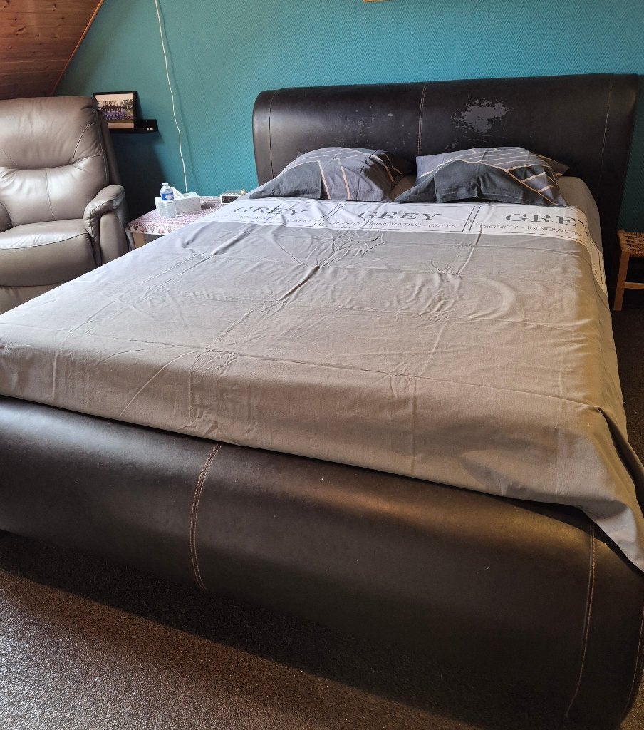 Bed, Huis en Inrichting, Slaapkamer | Bedden, Ophalen, Overige materialen, Gebruikt, Bruin