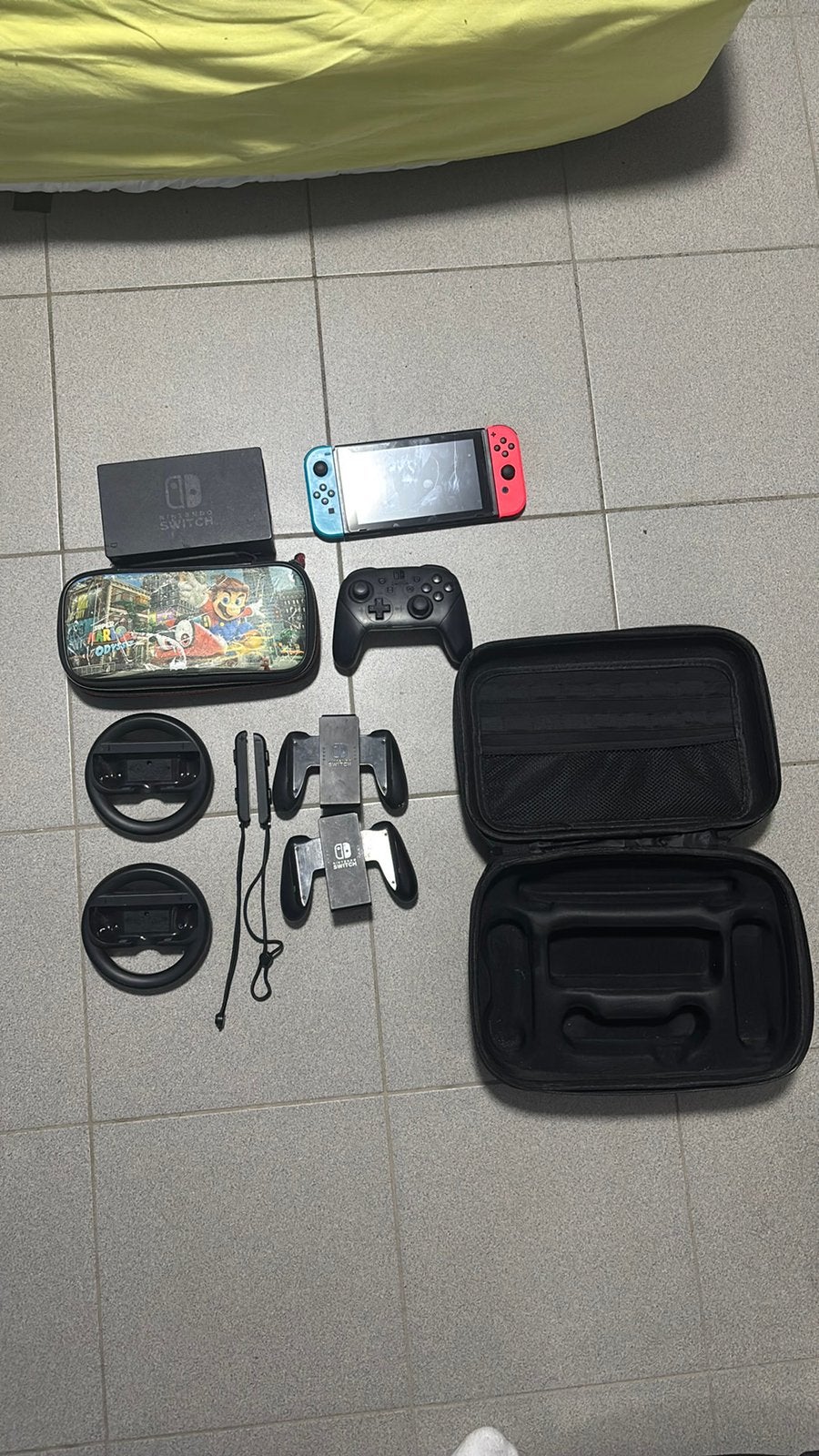 Nintendo Switch + manette Pro originale + accessoires, Avec disque dur, Avec 1 manette, Enlèvement, Utilisé