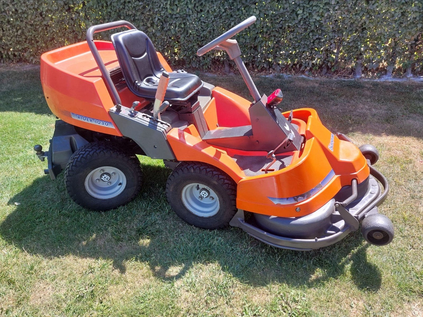 zitmaaier husqvarna rider 18 pk 2 cilinder pro knikbesturing, Enlèvement ou Envoi, Comme neuf, Démarrage électrique, 90 à 120 cm