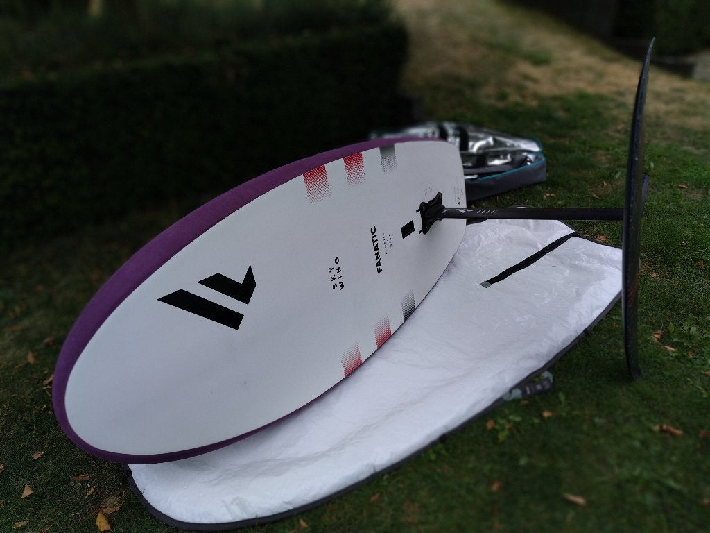 Fanatic Sky Wing 140L + Aero Lift foil + bags | vanaf €850, Sports nautiques & Bateaux, Aile de surf, Enlèvement, Utilisé, Ensemble de planche à voile