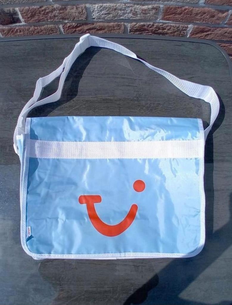 Sac de voyage bleu en PVC à bandoulière, Neuf, Enlèvement ou Envoi, Moins de 35 cm, Moins de 20 cm