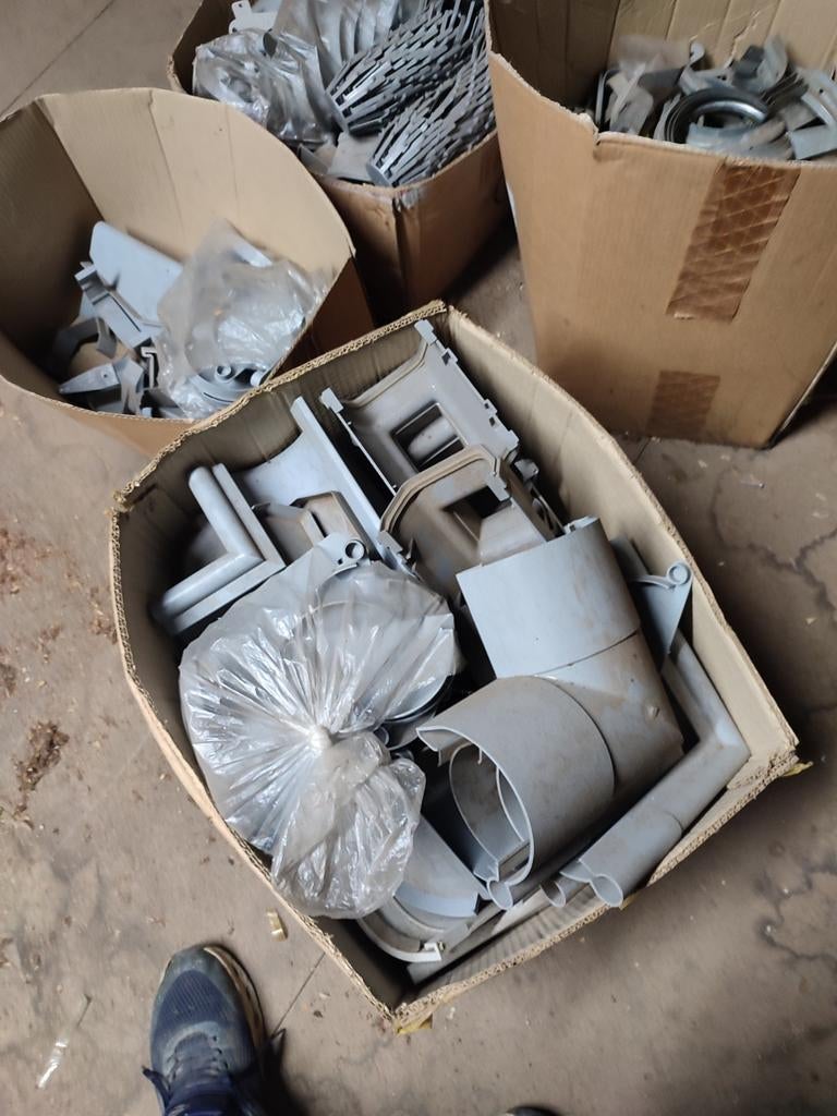 Lot accesoire de gouttière en plastique, Enlèvement, Gouttière
