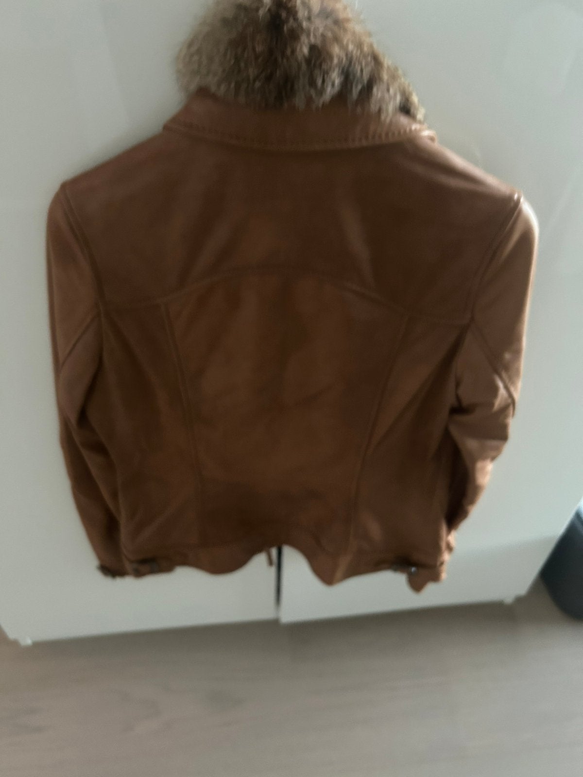 Lederen vestje met pelskraag cognackleur, Kleding | Dames, Ophalen, Zo goed als nieuw, Maat 38/40 (M), Overige kleuren