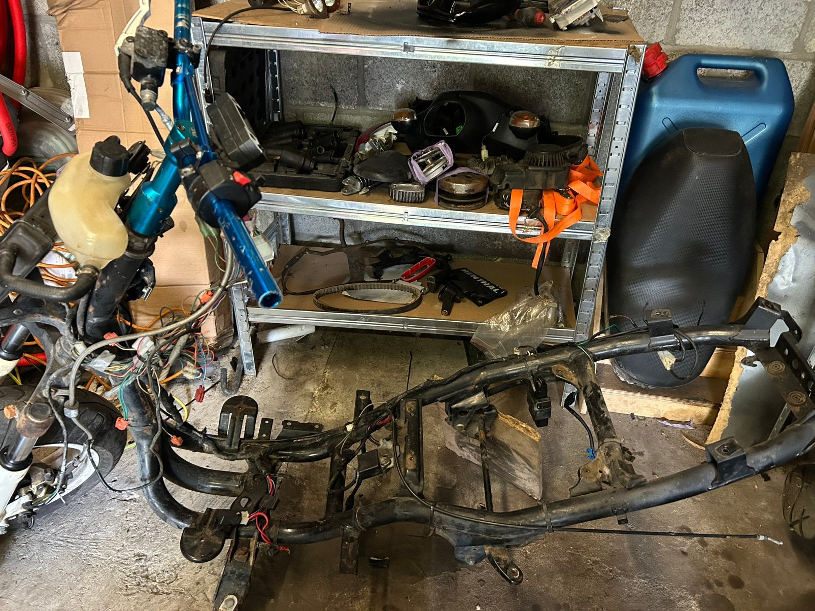 Aerox en neos kader tekoop teruil, Motos, Enlèvement