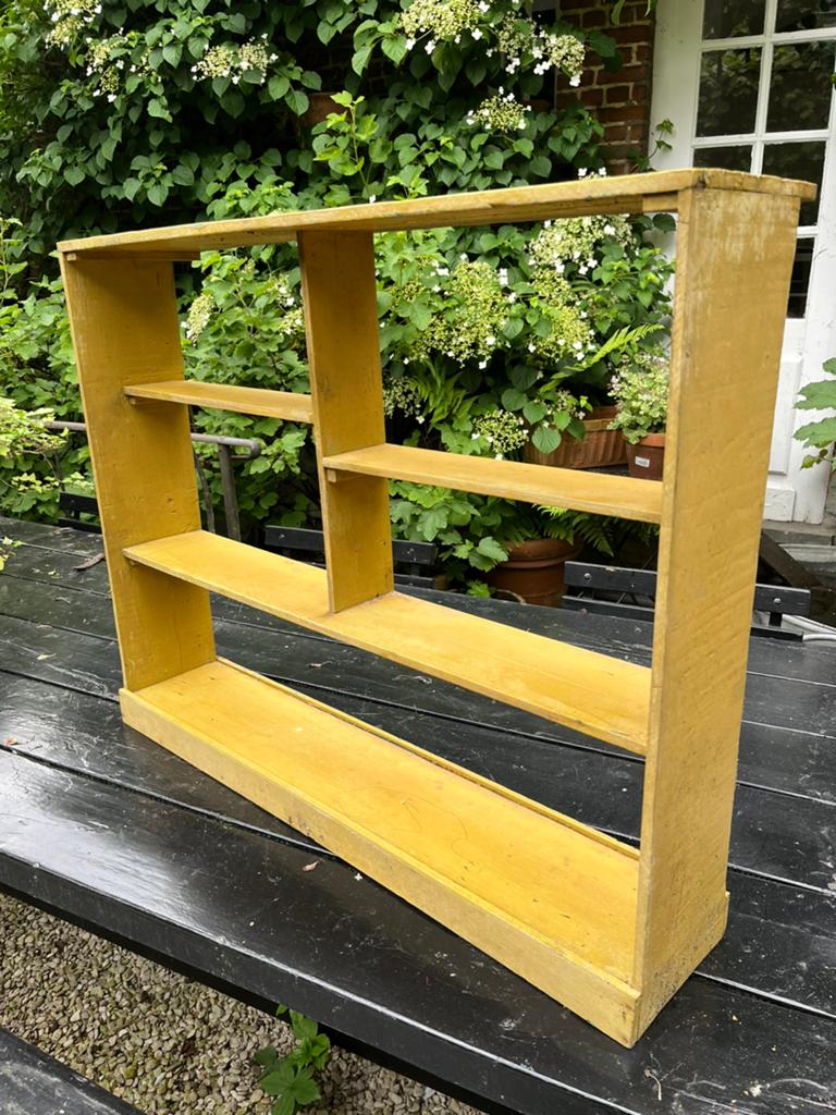 ANTIEK VINTAGE REK WANDREK DONKERGEEL HOUT ZGSTAAT!, Antiquités & Art, Antiquités | Accessoires de maison, Enlèvement ou Envoi