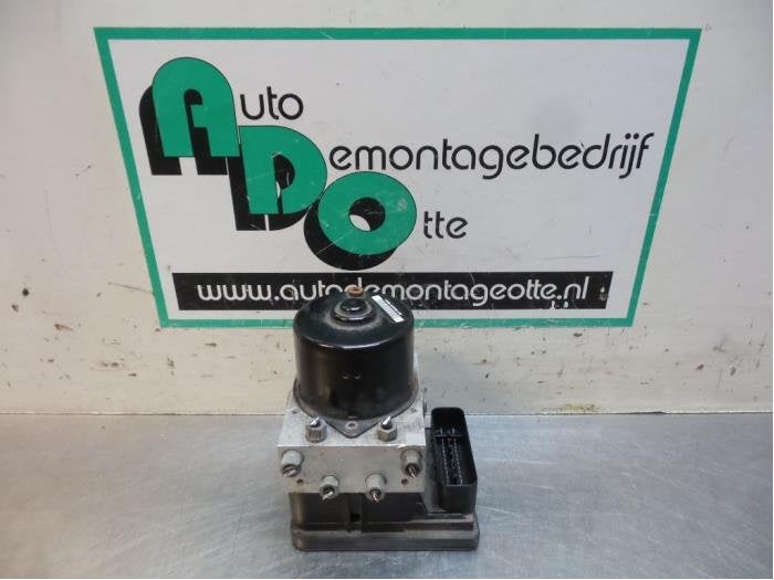 ABS Pomp van een Opel Zafira B (Zafira B 05-), Gebruikt, -, -, Opel