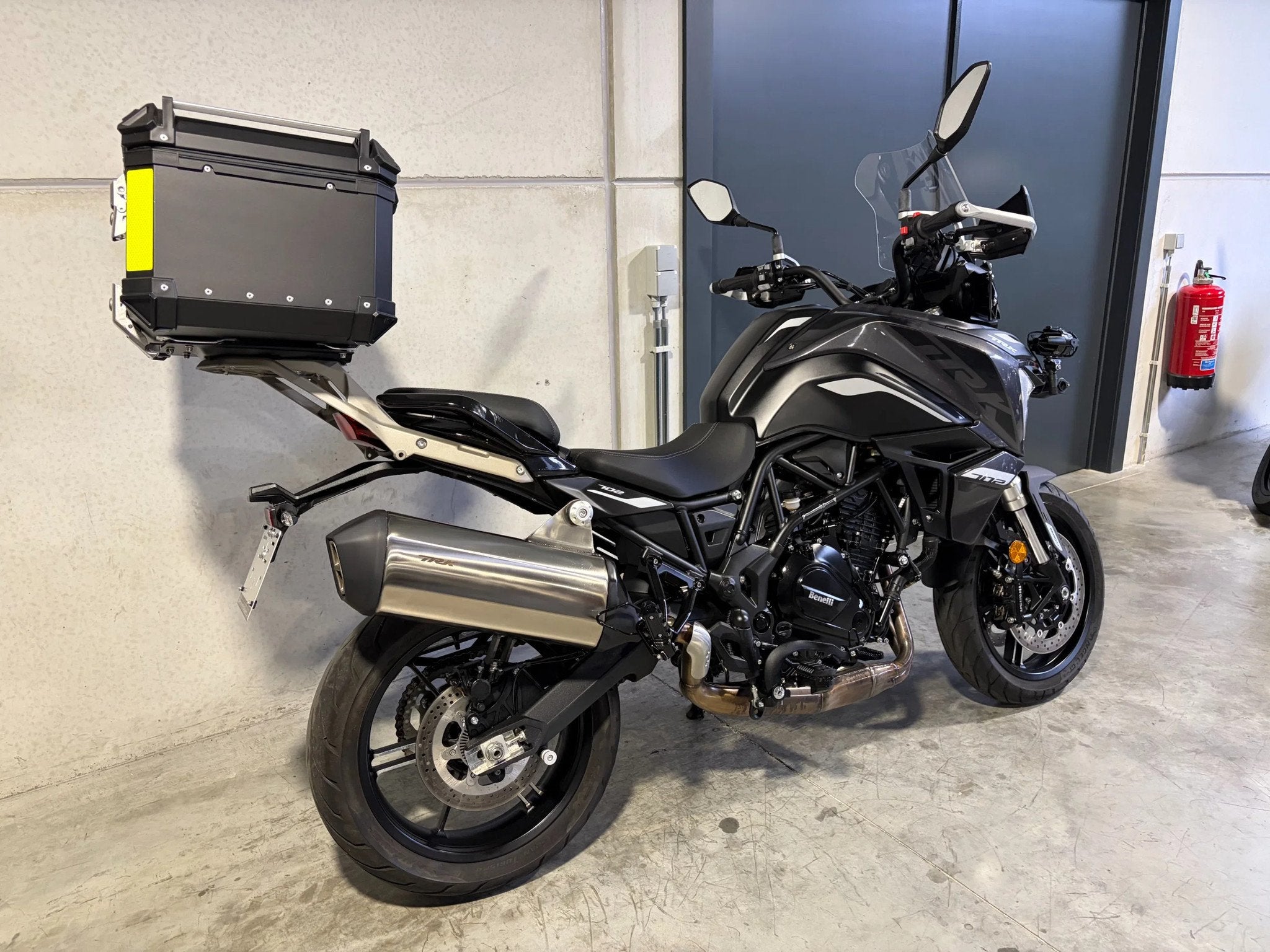 Benelli TRK702 met ruime topcase en verstralers (bj 2024), 700 cc, Bedrijf, Meer dan 35 kW, Overig